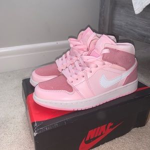 AIR JORDAN MIDS (DIGITAL PINK! 💓)